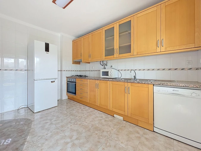 Apartamento T3 para Venda em Estômbar e Parchal Foto 22