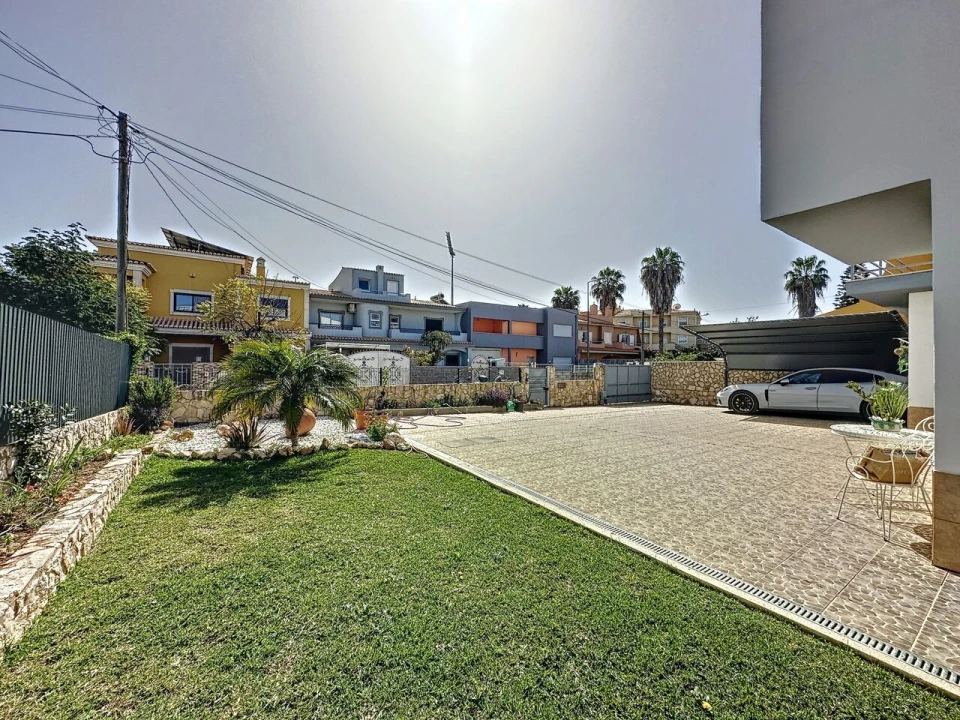 Moradia T4 para Venda em Estômbar e Parchal Foto 9