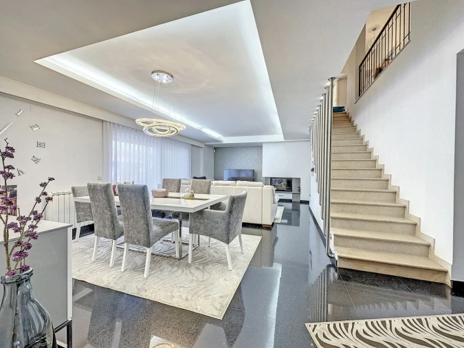 Moradia T4 para Venda em Estômbar e Parchal Foto 2