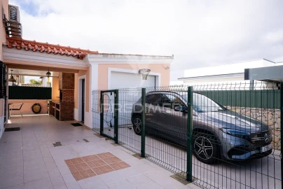 Moradia T4 para Venda em Azeitão (São Lourenço e São Simão)