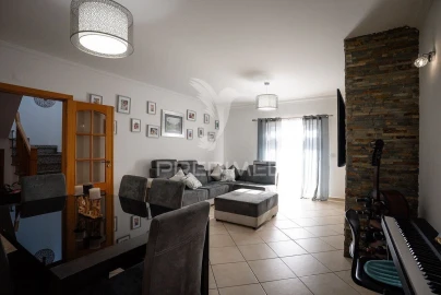 Moradia T4 para Venda em Azeitão (São Lourenço e São Simão)