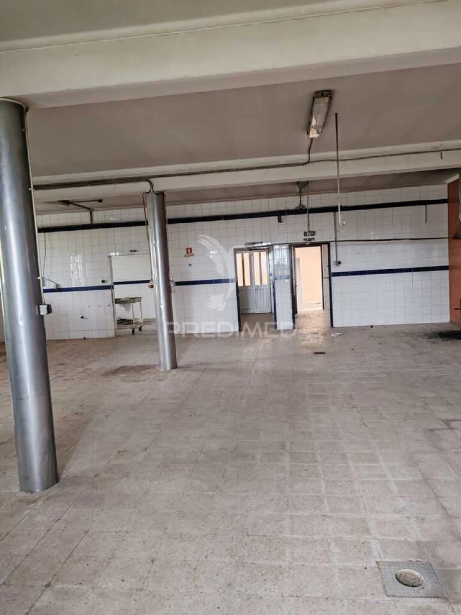 Armazém para Arrendamento em Alcobaça e Vestiaria Foto 16