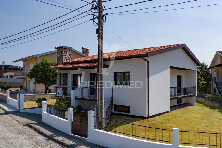Moradia T3 para Venda em Amares e Figueiredo