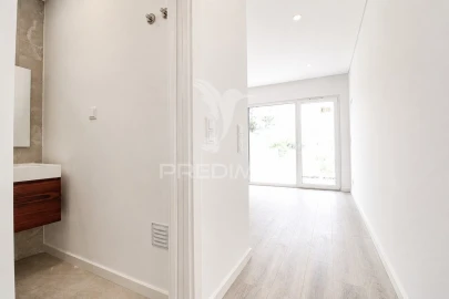 Apartamento T2 para Venda em Charneca de Caparica e Sobreda