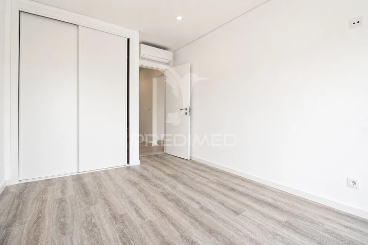 Apartamento T2 para Venda em Charneca de Caparica e Sobreda Foto 9