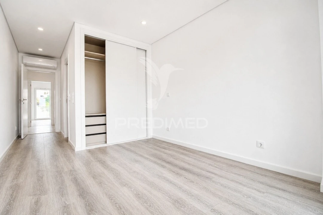 Apartamento T2 para Venda em Charneca de Caparica e Sobreda Foto 14
