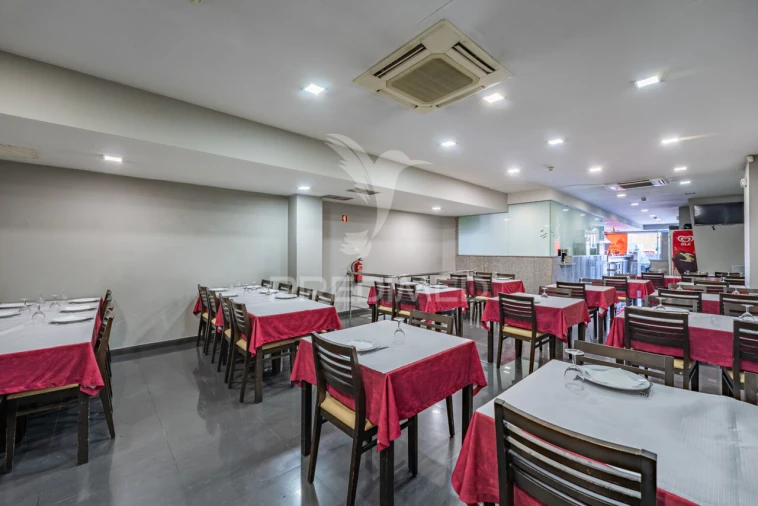 Loja para Trespasse em Santa Marinha e São Pedro da Afurada Foto 8