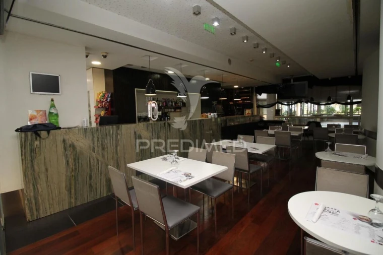 Loja para Trespasse em Braga (Maximinos, Sé e Cividade) Foto 8