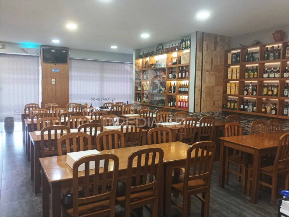 Loja para Trespasse em Milheiros Foto 3