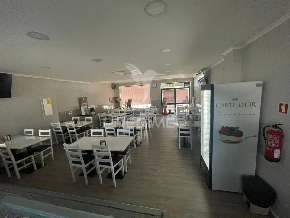 Loja para Trespasse em Milheiros Foto 7