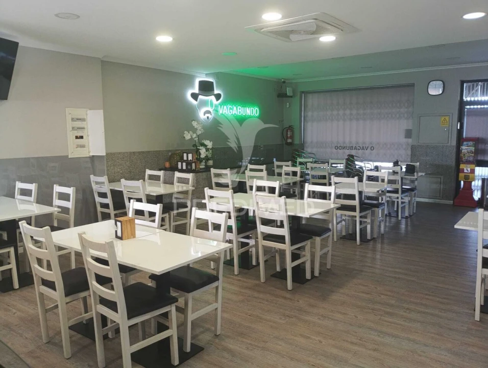 Loja para Trespasse em Milheiros Foto 6