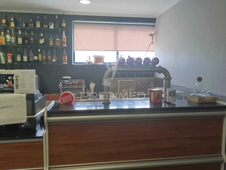 Loja para Trespasse em Milheiros Foto 9