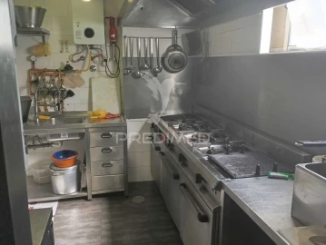 Loja para Trespasse em Milheiros