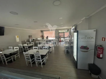 Loja para Trespasse em Milheiros