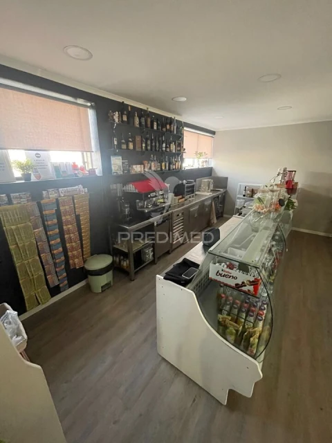 Loja para Trespasse em Milheiros