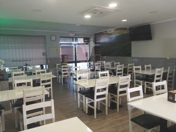 Loja para Trespasse em Milheiros