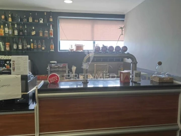 Loja para Trespasse em Milheiros