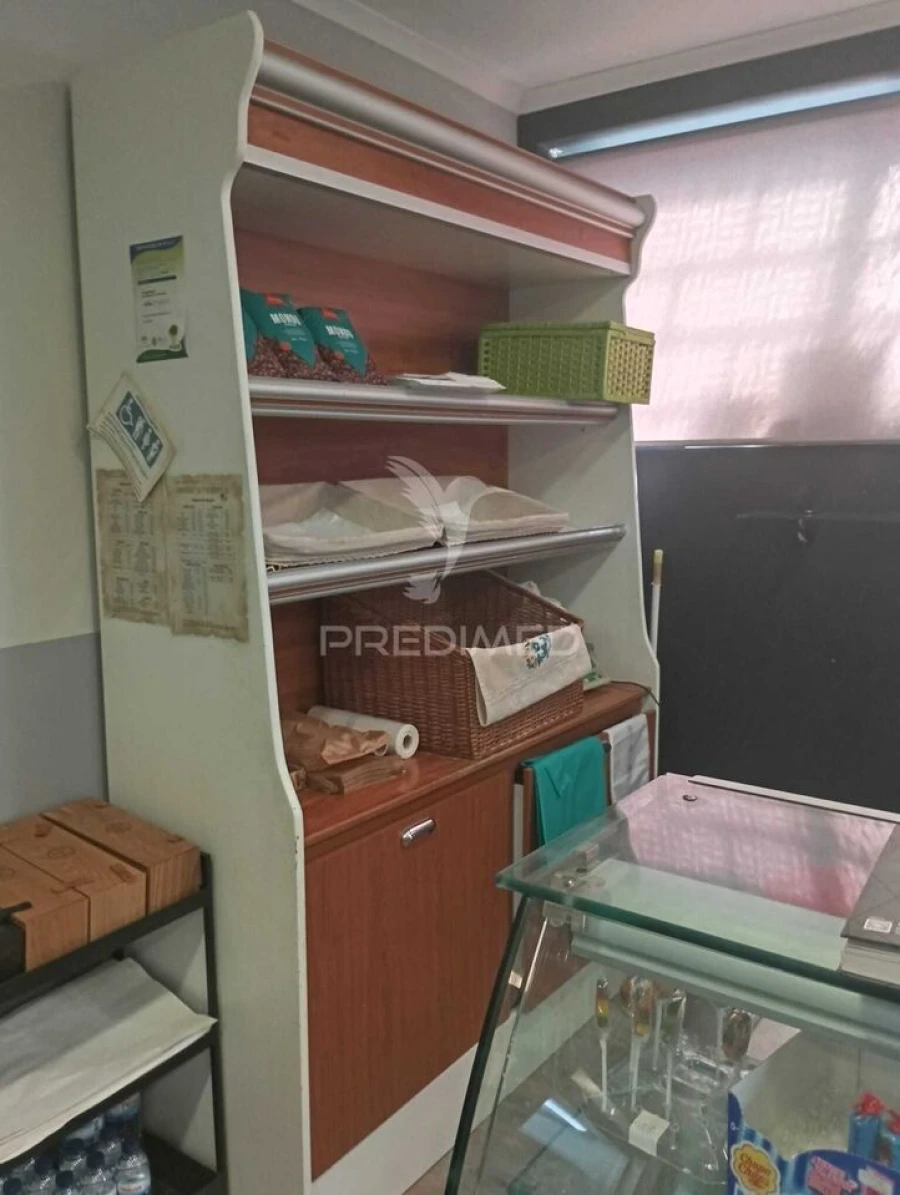 Loja para Trespasse em Milheiros Foto 11