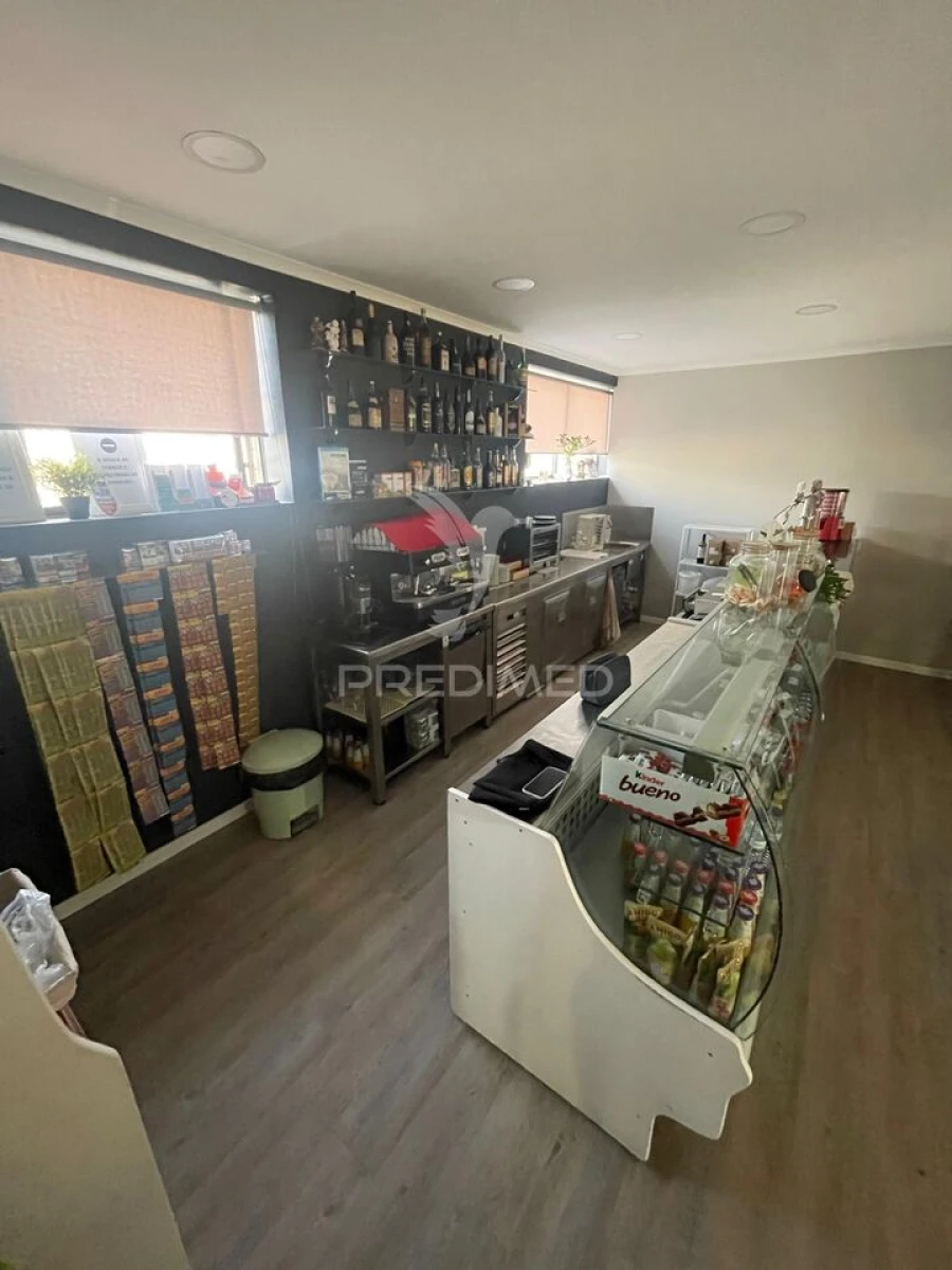 Loja para Trespasse em Milheiros Foto 13