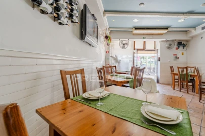 Loja para Trespasse em Santa Maria do Castelo e Santiago e Santa Susana