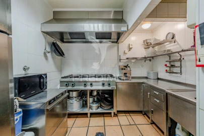 Loja para Trespasse em Santa Maria do Castelo e Santiago e Santa Susana