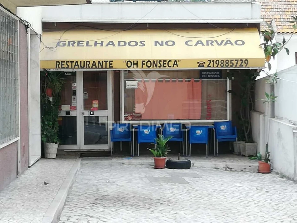 Loja para Trespasse em Santo António dos Cavaleiros e Frielas Foto 2