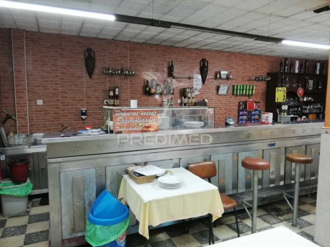 Loja para Trespasse em Santo António dos Cavaleiros e Frielas Foto 9