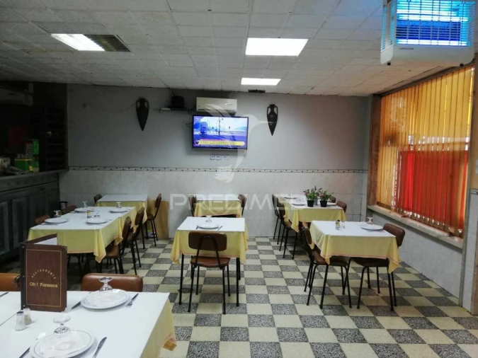 Loja para Trespasse em Santo António dos Cavaleiros e Frielas Foto 7