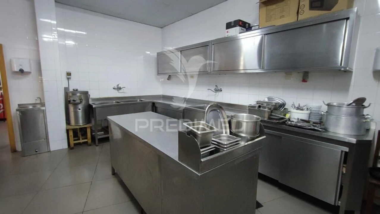 Loja para Trespasse em Serzedo e Perosinho Foto 5