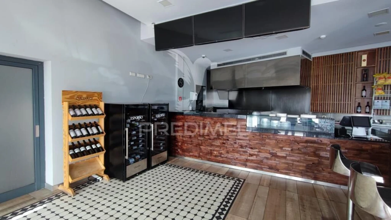 Loja para Trespasse em Serzedo e Perosinho Foto 3