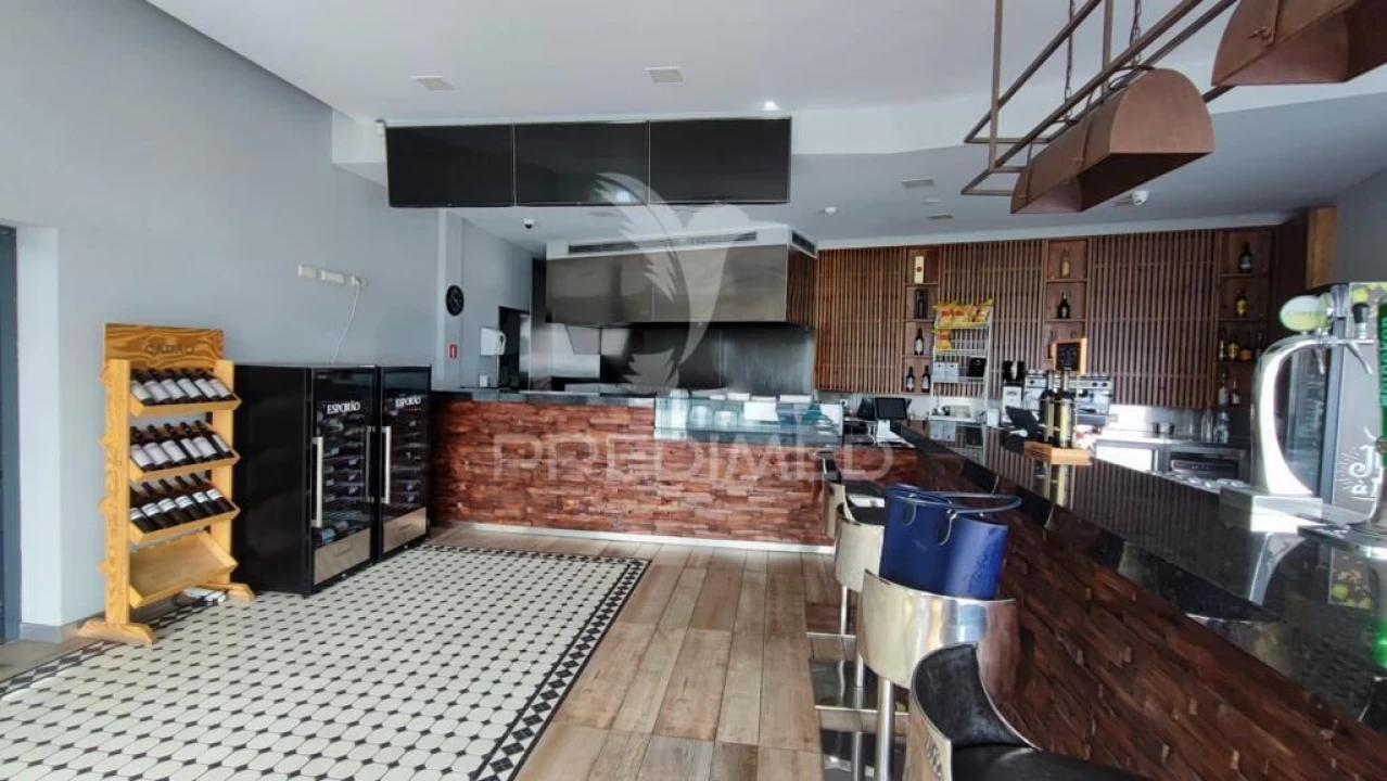 Loja para Trespasse em Serzedo e Perosinho Foto 2