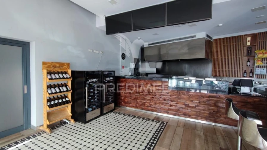 Loja para Trespasse em Serzedo e Perosinho Foto 3