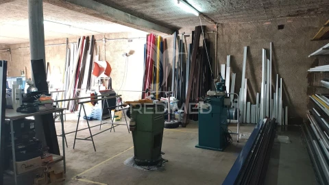 Armazém para Trespasse em Estômbar e Parchal