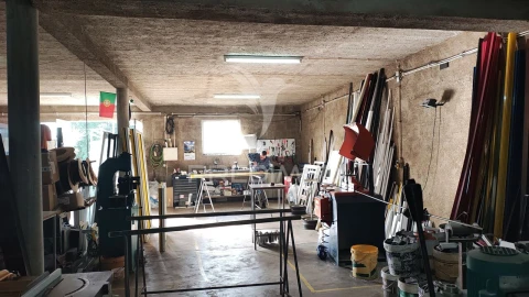 Armazém para Trespasse em Estômbar e Parchal