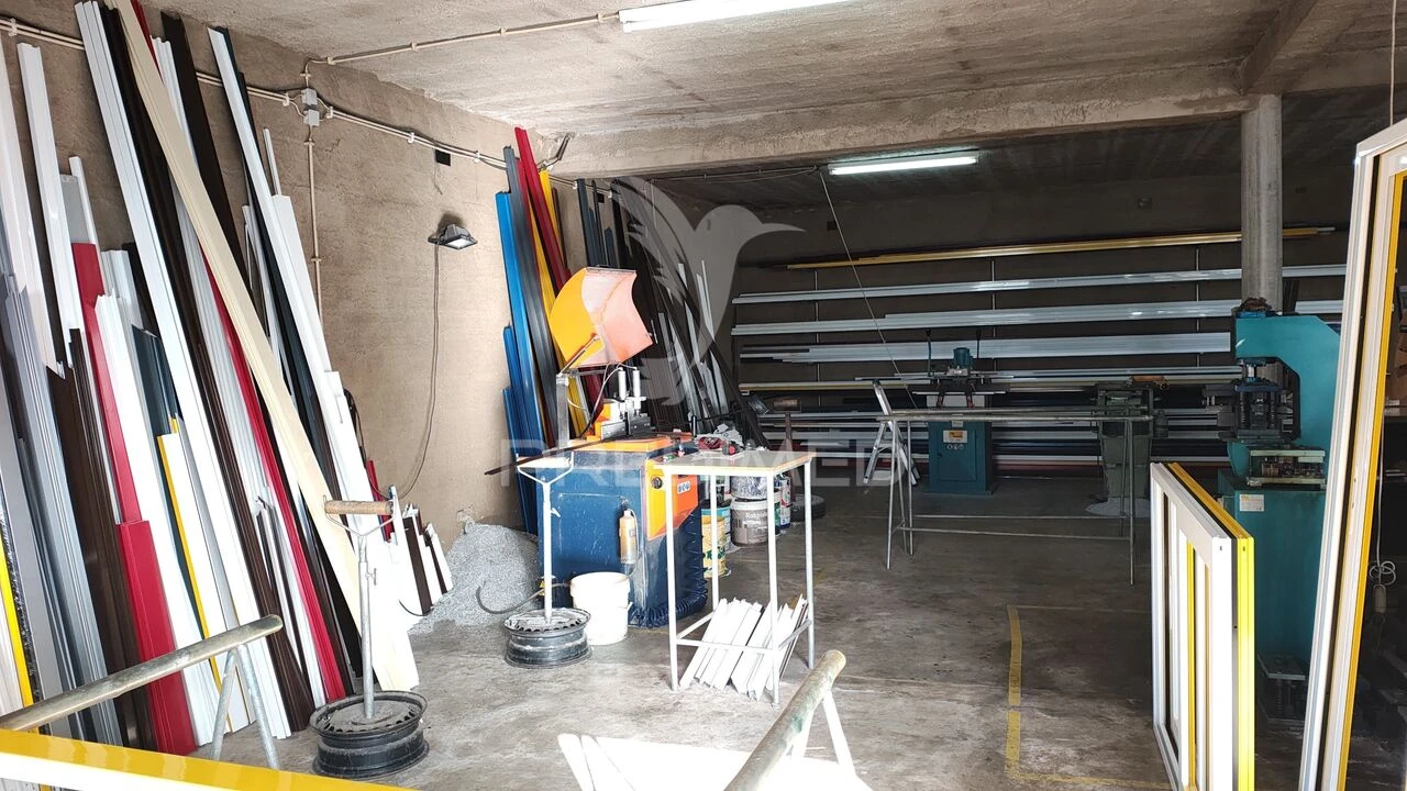 Armazém para Trespasse em Estômbar e Parchal Foto 1