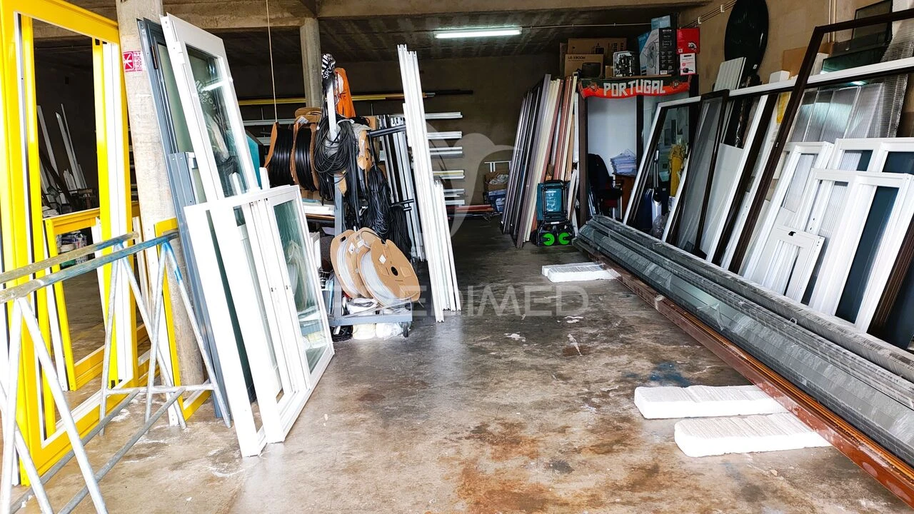 Armazém para Trespasse em Estômbar e Parchal Foto 3