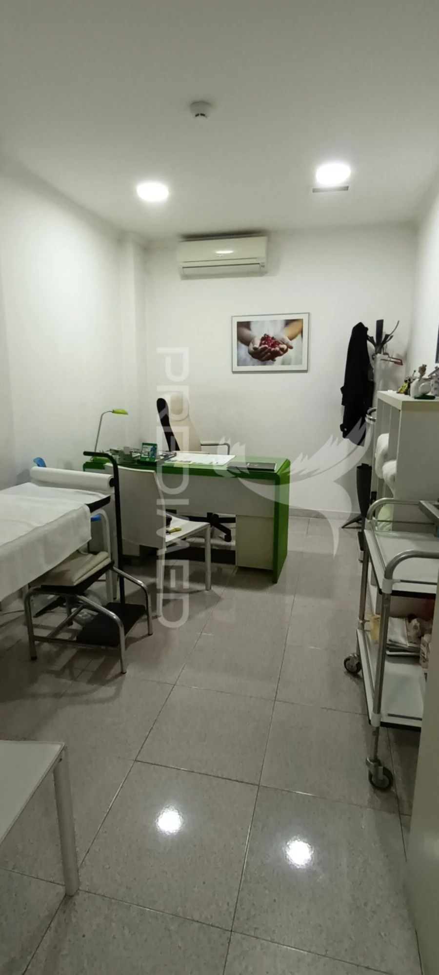 Loja para Trespasse em Santo António dos Cavaleiros e Frielas Foto 12