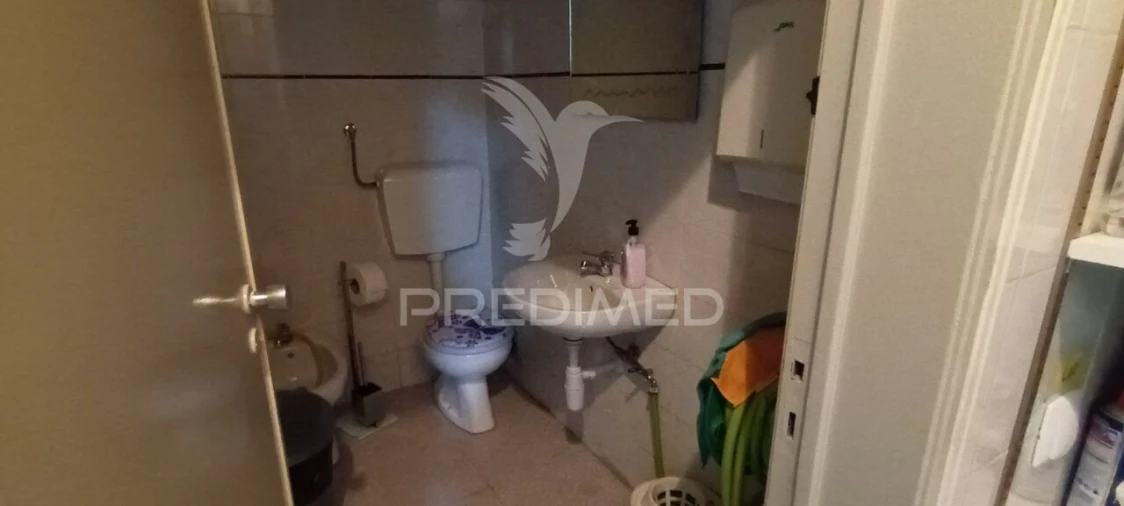 Loja para Trespasse em Santo António dos Cavaleiros e Frielas Foto 4