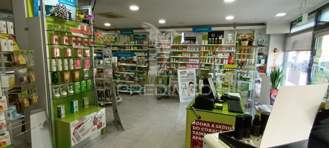 Loja para Trespasse em Santo António dos Cavaleiros e Frielas Foto 2