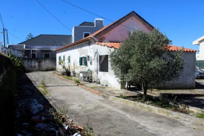Moradia T1 para Venda em Charneca de Caparica e Sobreda