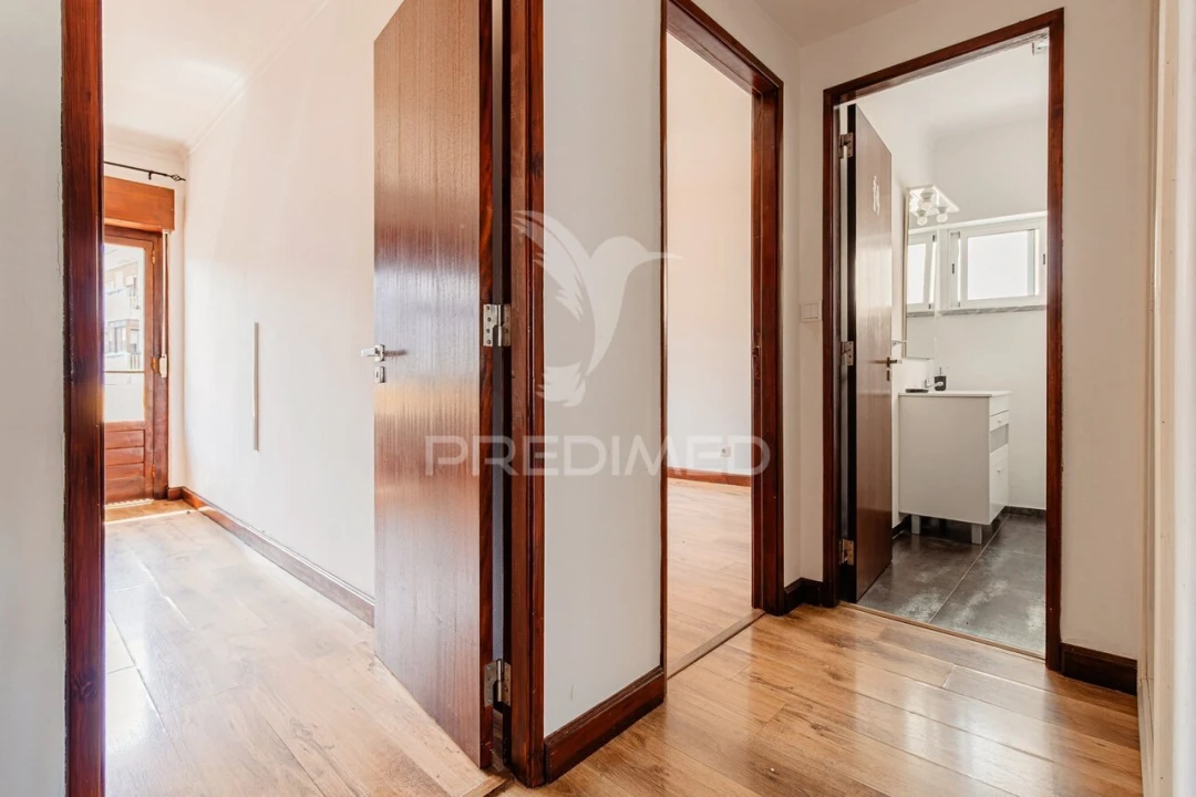 Apartamento T3 para Venda em Póvoa de Santo Adrião e Olival Basto Foto 10