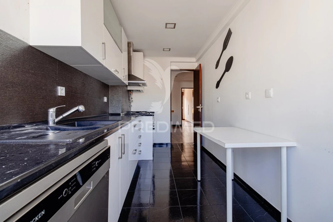 Apartamento T3 para Venda em Póvoa de Santo Adrião e Olival Basto Foto 2