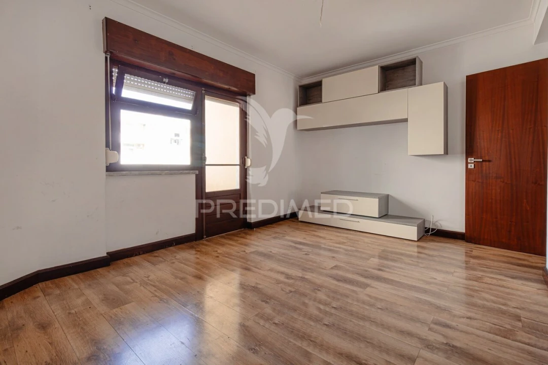 Apartamento T3 para Venda em Póvoa de Santo Adrião e Olival Basto Foto 4