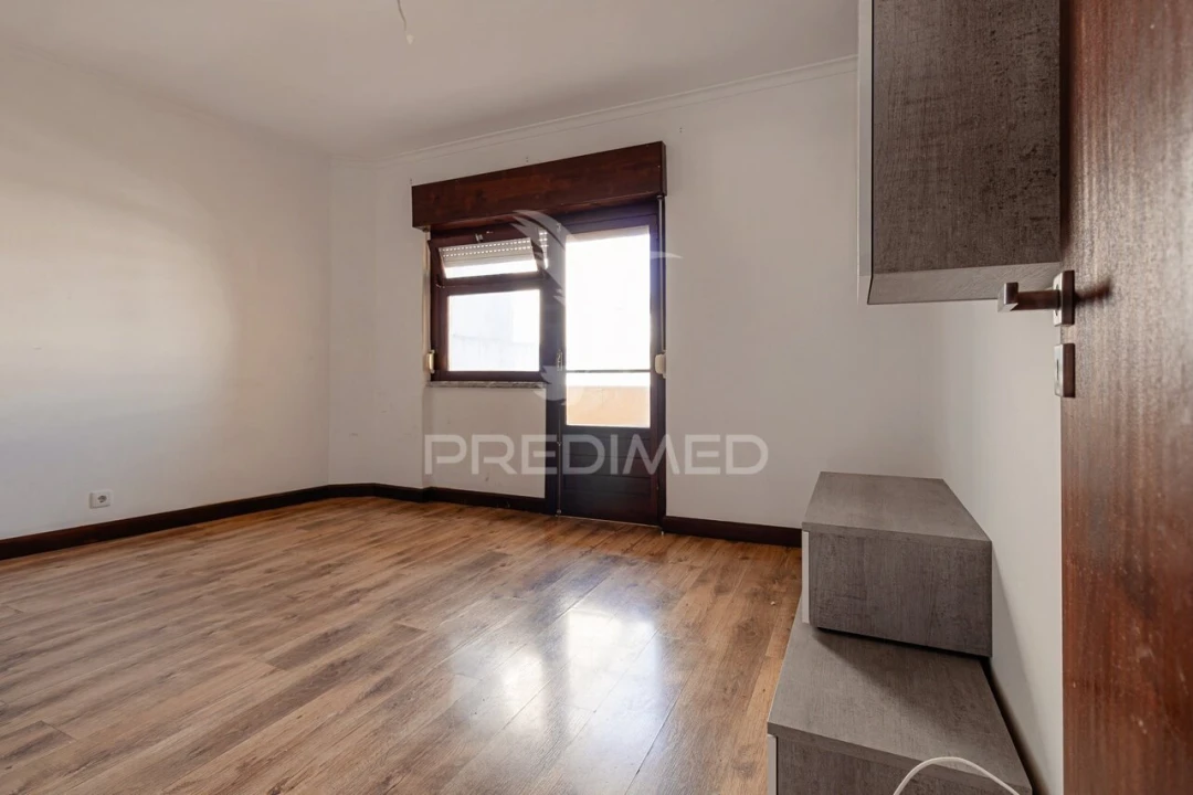 Apartamento T3 para Venda em Póvoa de Santo Adrião e Olival Basto Foto 5