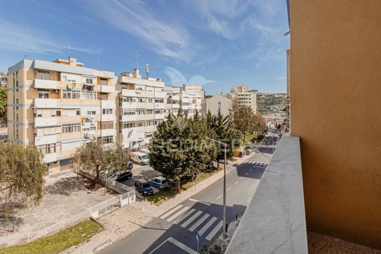 Apartamento T3 para Venda em Póvoa de Santo Adrião e Olival Basto Foto 23