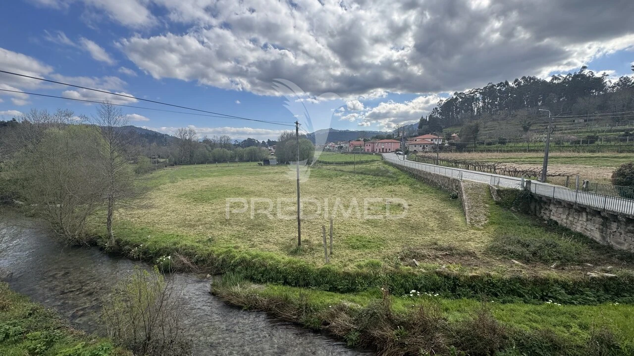 Terreno para Venda em Alvora e Loureda Foto 2