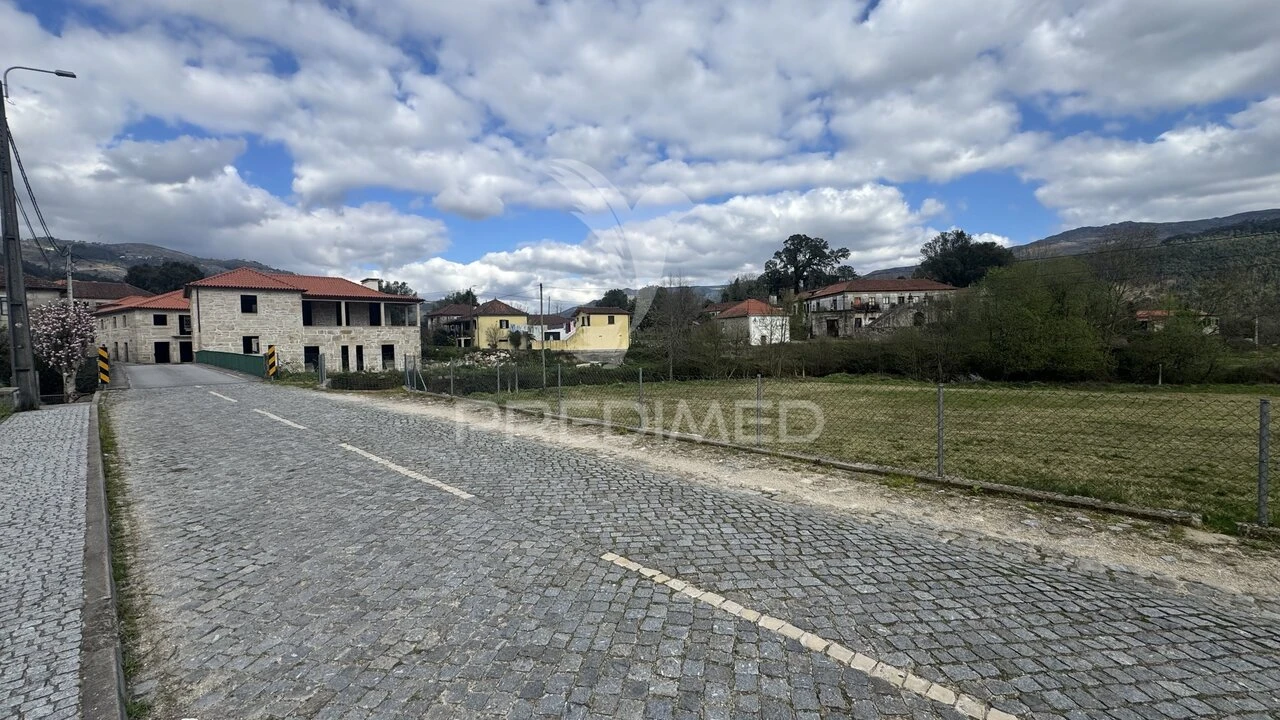 Terreno para Venda em Alvora e Loureda Foto 4