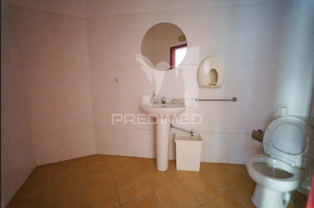 Moradia T8 para Venda em Oliveira, São Paio e São Sebastião Foto 30