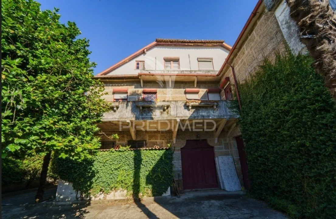 Moradia T8 para Venda em Oliveira, São Paio e São Sebastião Foto 1