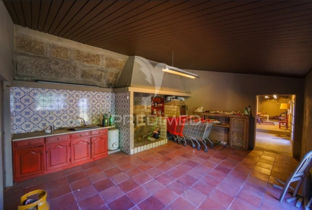 Moradia T8 para Venda em Oliveira, São Paio e São Sebastião Foto 29